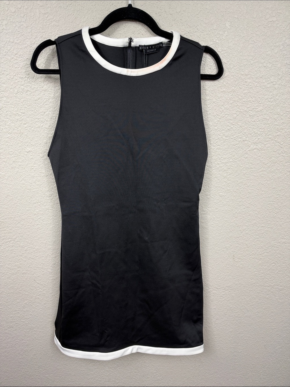 NWT Alice + Olivia Wynell Sleeveless Mini Dress Black Shift Sz 10